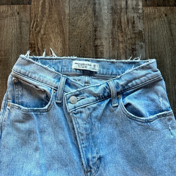 Abercrombie Ultra High Rise 90s Straight Jean Light Wash Cross Waist Size 24 - Picture 3 of 4